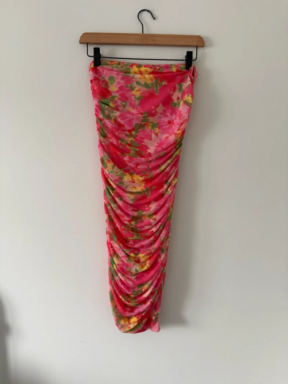 NWT ONLY Pink Floral Ruched Mesh Strapless Dress (size medium) - Picture 6 of 8